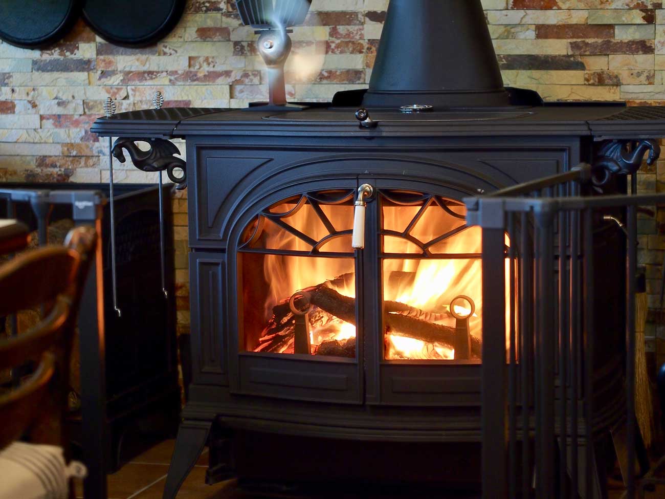 woodstove-glass-with-fire-behind-it - Woodstove Fireplace Glass